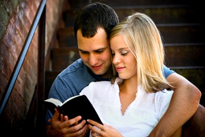 Couple-reading-Bible