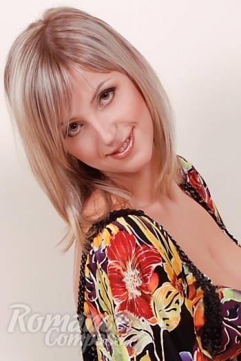 Ukrainian mail order bride Maria from Nikolaev with blonde hair and green eye color - image 1