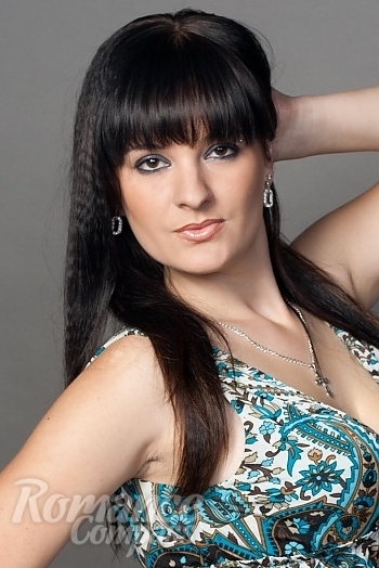 Ukrainian mail order bride Aliona from Lugansk with black hair and brown eye color - image 1