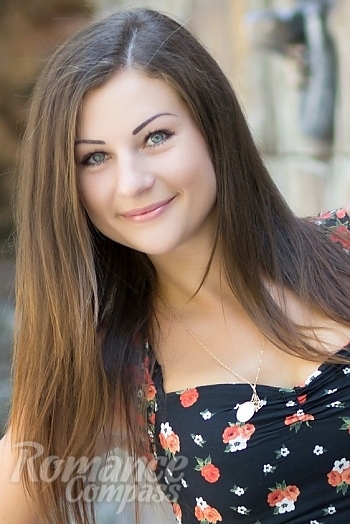 Ukrainian mail order bride Juliana from Mykolaiv with brunette hair and grey eye color - image 1