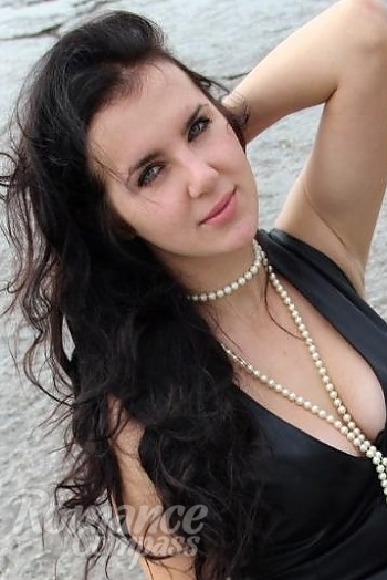 Ukrainian mail order bride Taisa from Yalta with black hair and green eye color - image 1