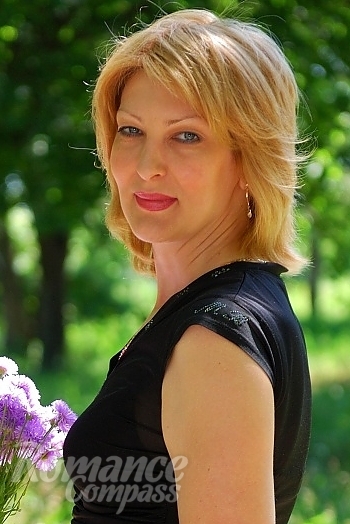 Ukrainian mail order bride Julia from Chuhuev with light brown hair and grey eye color - image 1