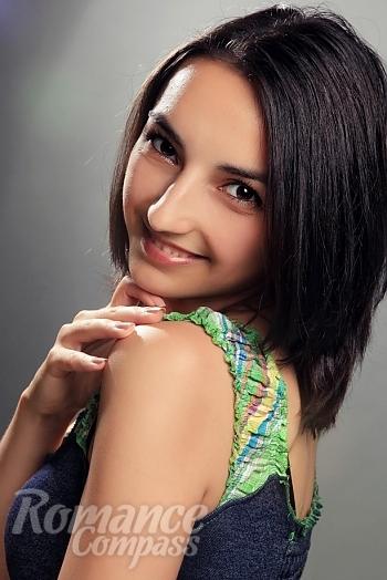 Ukrainian mail order bride Elena from Ivano-Frankovsk with brunette hair and brown eye color - image 1