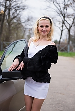 Ukrainian mail order bride Olga from Novomoskovsk with blonde hair and green eye color - image 2