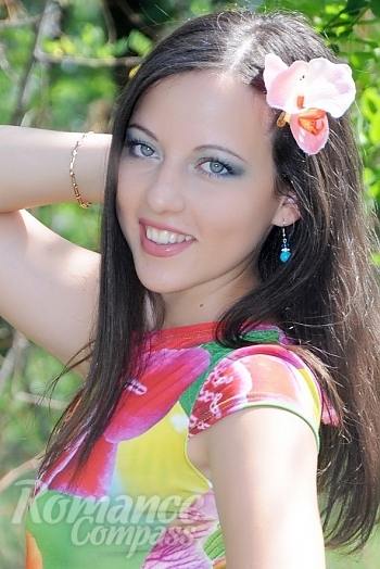Ukrainian mail order bride Anastasia from Nikolaev with brunette hair and grey eye color - image 1