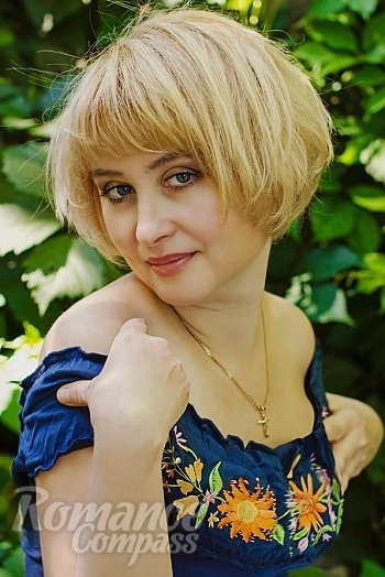 Ukrainian mail order bride Larisa from Mykolaiv with blonde hair and grey eye color - image 1
