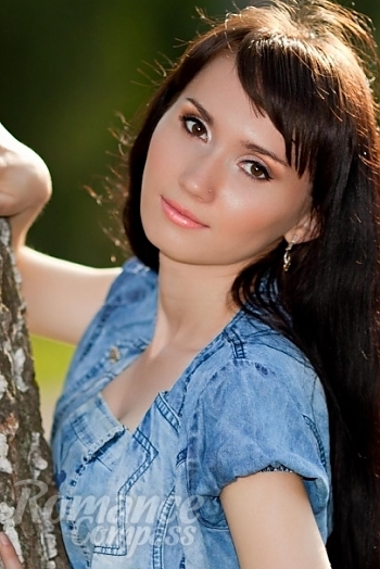 Ukrainian mail order bride Aliona from Nikolaev with black hair and hazel eye color - image 1