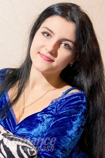 Ukrainian mail order bride Alina from Nikolaev with brunette hair and green eye color - image 1