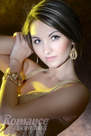 Ukrainian mail order bride Ilona from Kiev with brunette hair and grey eye color - image 1