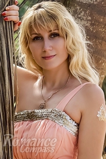 Ukrainian mail order bride Eleonora from Donetsk with blonde hair and green eye color - image 1