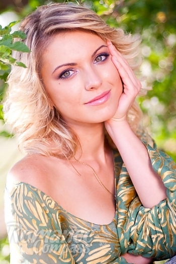 Ukrainian mail order bride Ksenia from Kremenchug with blonde hair and green eye color - image 1