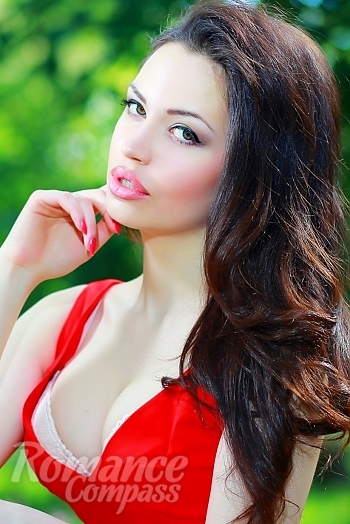 Ukrainian mail order bride Elena from Odessa with auburn hair and green eye color - image 1