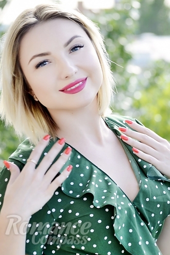 Ukrainian mail order bride Vera from Zaporizhzhya with light brown hair and blue eye color - image 1