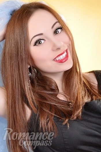 Ukrainian mail order bride Dilfuza from Kiev with brunette hair and brown eye color - image 1