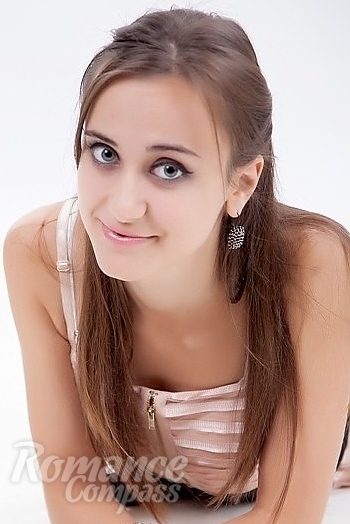 Ukrainian mail order bride Irina from Kiev with brunette hair and green eye color - image 1