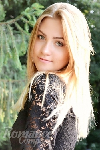 Ukrainian mail order bride Kseniya from Kharkiv with blonde hair and green eye color - image 1