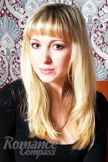 Ukrainian mail order bride Olena from Chornomorsk with blonde hair and black eye color - image 1