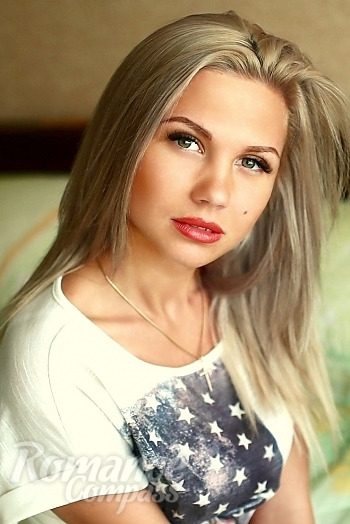 Ukrainian mail order bride Evgeniya from Severodonetsk with blonde hair and green eye color - image 1