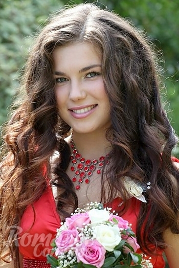 Ukrainian mail order bride Yulia from Cherkassy with light brown hair and green eye color - image 1