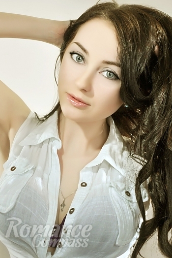 Ukrainian mail order bride Darina from Kiev with brunette hair and grey eye color - image 1