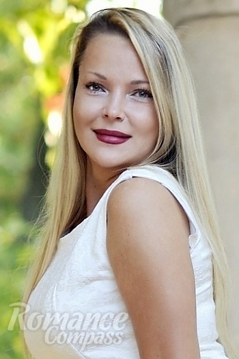 Ukrainian mail order bride Vera from Nikolaev with blonde hair and blue eye color - image 1