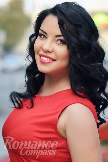Ukrainian mail order bride Olga from Rovno with brunette hair and blue eye color - image 1