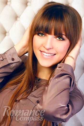 Ukrainian mail order bride Diana from Vinnitsa with light brown hair and green eye color - image 1
