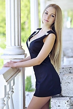 Ukrainian mail order bride Daria from Nikolaev with light brown hair and green eye color - image 2
