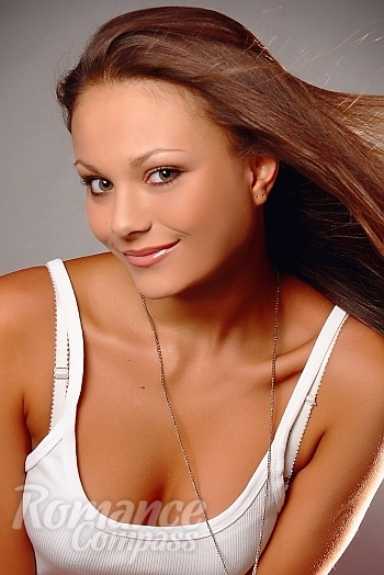 Ukrainian mail order bride Yana from Kharkiv with brunette hair and brown eye color - image 1