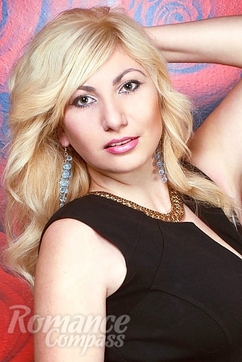 Ukrainian mail order bride Nataliya from Kherson with blonde hair and brown eye color - image 1