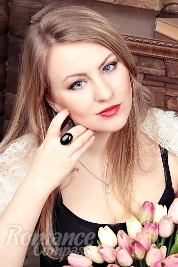Ukrainian mail order bride Alina from Kiev with light brown hair and green eye color - image 1