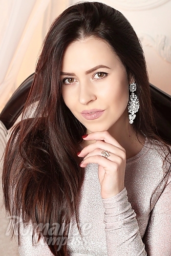 Ukrainian mail order bride Daria from Nikopol with brunette hair and brown eye color - image 1