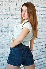 Ukrainian mail order bride Alisa from Mykolaiv with light brown hair and green eye color - image 2