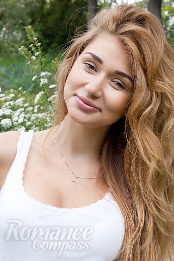 Ukrainian mail order bride Anastasia from Kyiv with light brown hair and hazel eye color - image 1