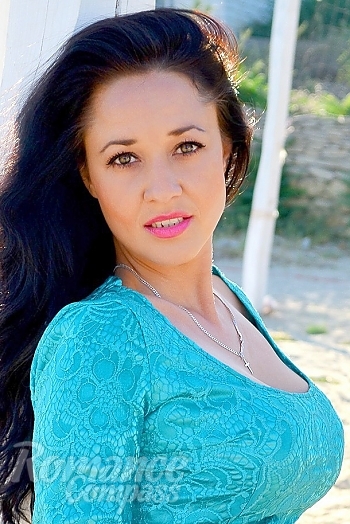 Ukrainian mail order bride Aliona from Kherson with black hair and green eye color - image 1