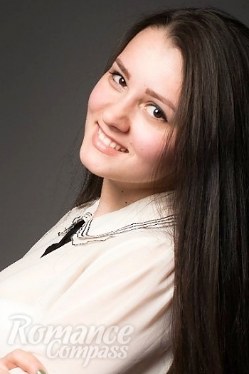 Ukrainian mail order bride Juliya from Donetsk with black hair and black eye color - image 1