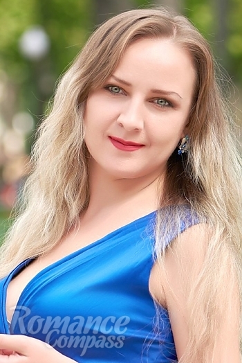 Ukrainian mail order bride Inessa from Kharkiv with light brown hair and brown eye color - image 1