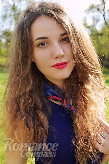 Ukrainian mail order bride Anna from Luhansk with light brown hair and brown eye color - image 1
