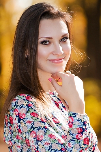 Ukrainian mail order bride Anna from Yuzhnoukrainsk with brunette hair and green eye color - image 1