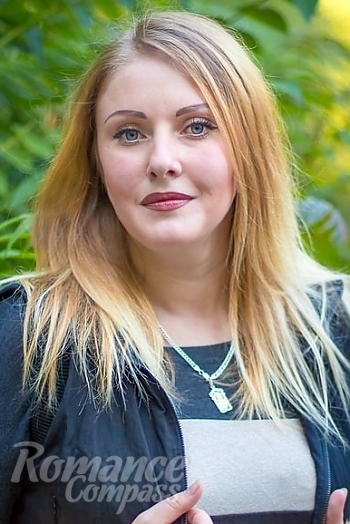 Ukrainian mail order bride Alisa from Ordzhonikidze with blonde hair and green eye color - image 1