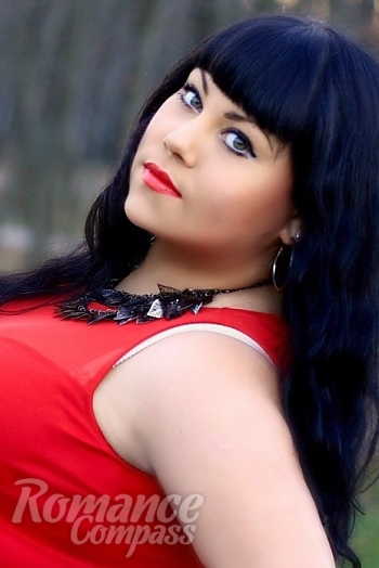 Ukrainian mail order bride Yuliya from Irpen with black hair and green eye color - image 1