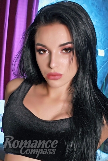 Ukrainian mail order bride Kristina from Lugansk with brunette hair and brown eye color - image 1