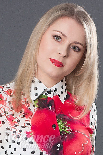 Ukrainian mail order bride Nataliya from Poltava with blonde hair and green eye color - image 1