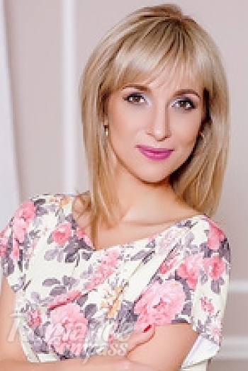 Ukrainian mail order bride Rada from Kharkiv with blonde hair and hazel eye color - image 1