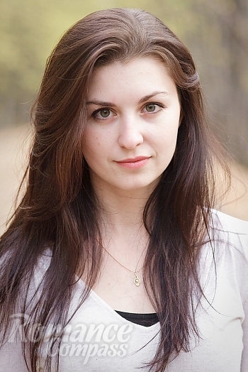 Ukrainian mail order bride Aleksandra from Luhansk with brunette hair and hazel eye color - image 1