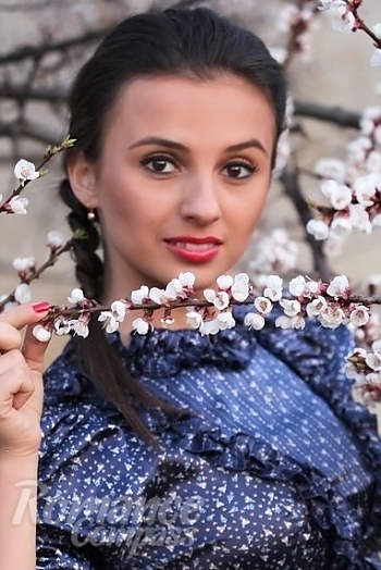 Ukrainian mail order bride Nastya from Rovenki, Kharkov with brunette hair and brown eye color - image 1