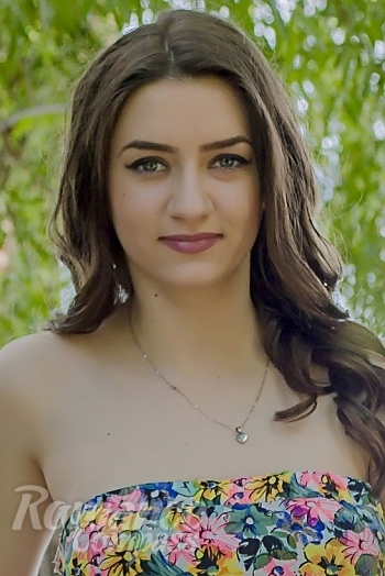 Ukrainian mail order bride Marina from Nikolaev with brunette hair and green eye color - image 1