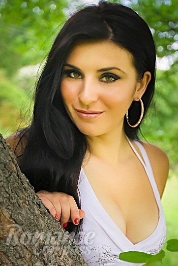 Ukrainian mail order bride Inna from Poltavaa with black hair and brown eye color - image 1