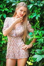 Ukrainian mail order bride Julia from Kharkiv with light brown hair and green eye color - image 2