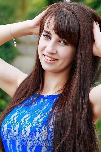 Ukrainian mail order bride Maria from Kiev with brunette hair and green eye color - image 1